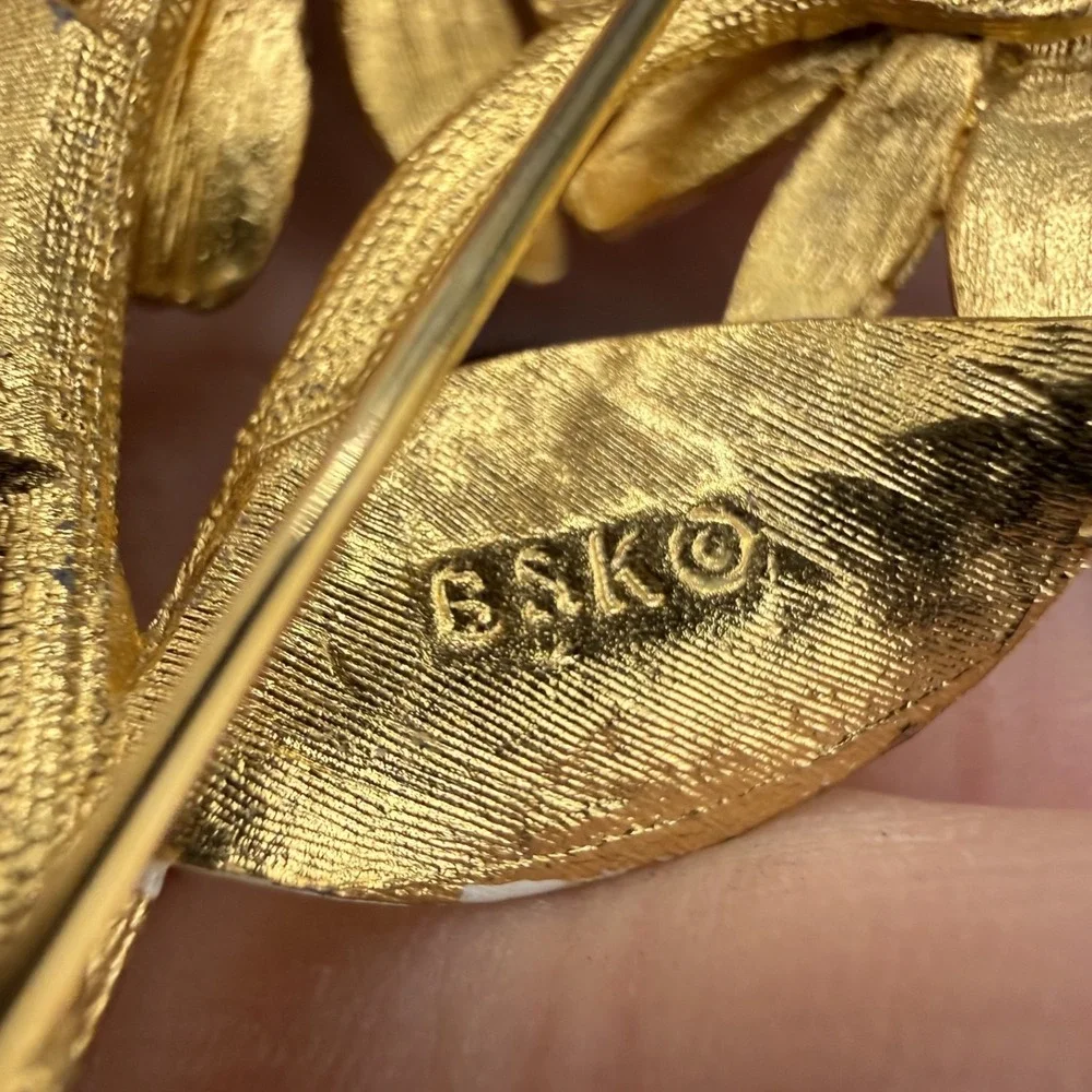Vintage BSK Brooch Gold Tone‎ Enamel Flower Spring